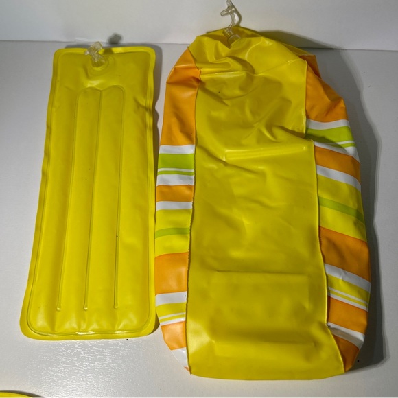 Barbie Pool Party Lot Floating Yellow Pool And Mats Beach Balls Vintage - Picture 2 of 5
